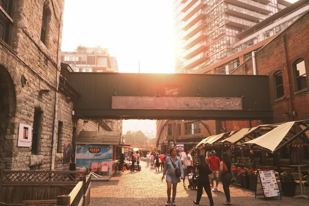Shopping i Toronto: Din Guide til Byens Beste Opplevelser